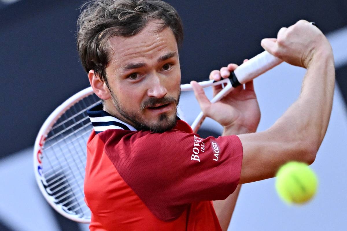 GRUELING CLASH Daniil Medvedev of Russia hits a return to Hamad Medjedovic of Serbia during the men’s ATP Rome Open tennis tournament at Foro Italico in Rome on May 13, 2024. AFP PHOTO