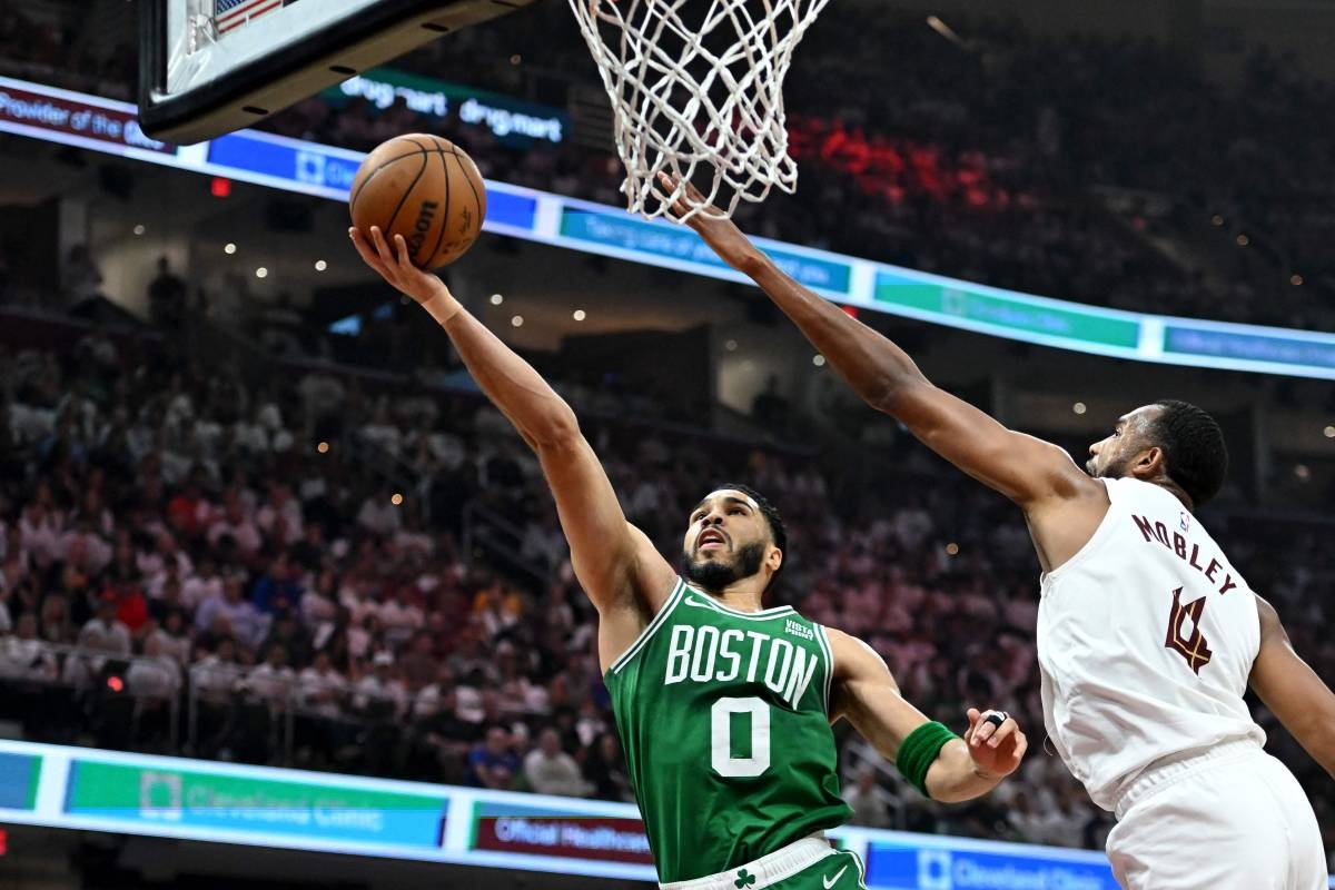 OUT OF REACH Jayson Tatum of the Boston Celtics drives to the basket against Evan Mobley of the Cleveland Cavaliers during the first quarter in Game 4 of the Eastern Conference second round playoffs at Rocket Mortgage Fieldhouse on May 13, 2024, in Cleveland, Ohio.  AFP PHOTO