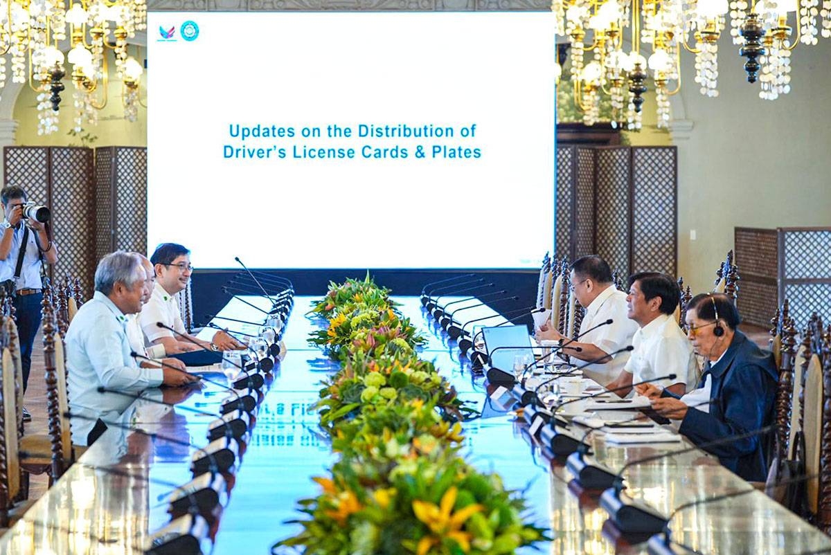 PRESIDENT Ferdinand Marcos Jr. convenes with Land Transportation Office (LTO) and the Procurement Service of the Department of Budget and Management (PS-DBM) in a sectoral meeting. Photo from PCO