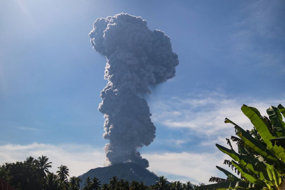 Mount Ibu spews thick smoke in Gam Ici, North Maluku, on May 13, 2024. AFP PHOTO