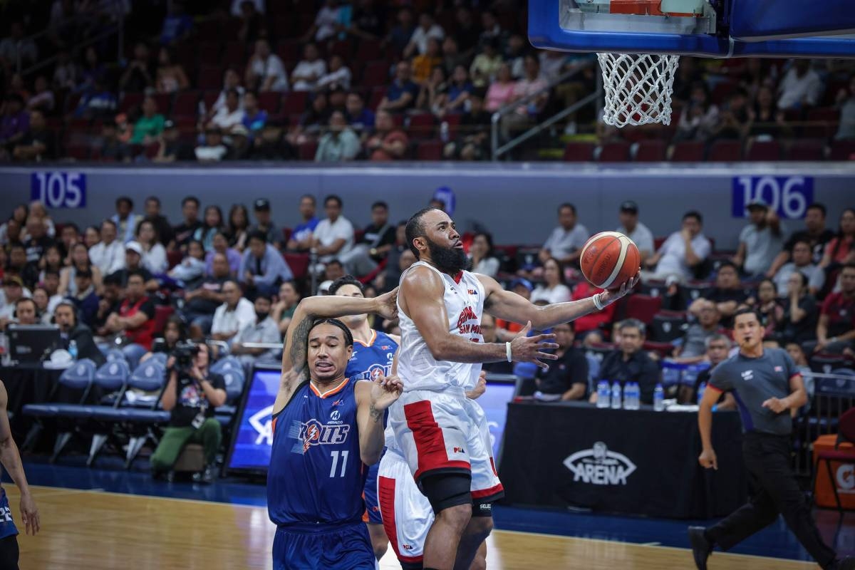 Undersized at wing spot, Ginebra leans on Pringle