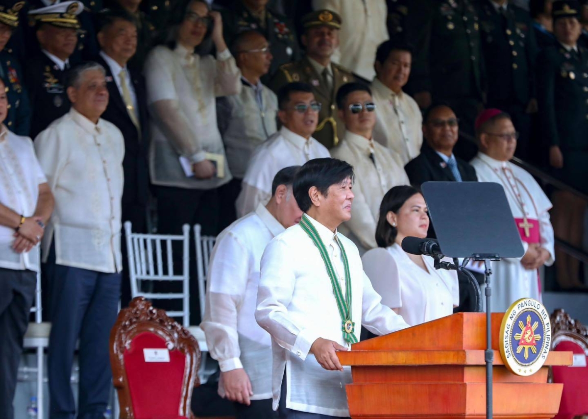 President Ferdinand R. Marcos Jr. reminded the “Bagong Sinag” Class of 2024 of the Philippine Military Academy (PMA) to remain resolute amid various threats blocking the administration’s shift to a secure, safe and progressive “Bagong Pilipinas. Photo from PCO