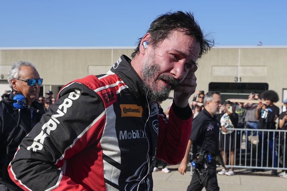 Keanu Reeves Fast Times Keanu Reeves spins out at Indianapolis Motor Speedway in pro auto ...
