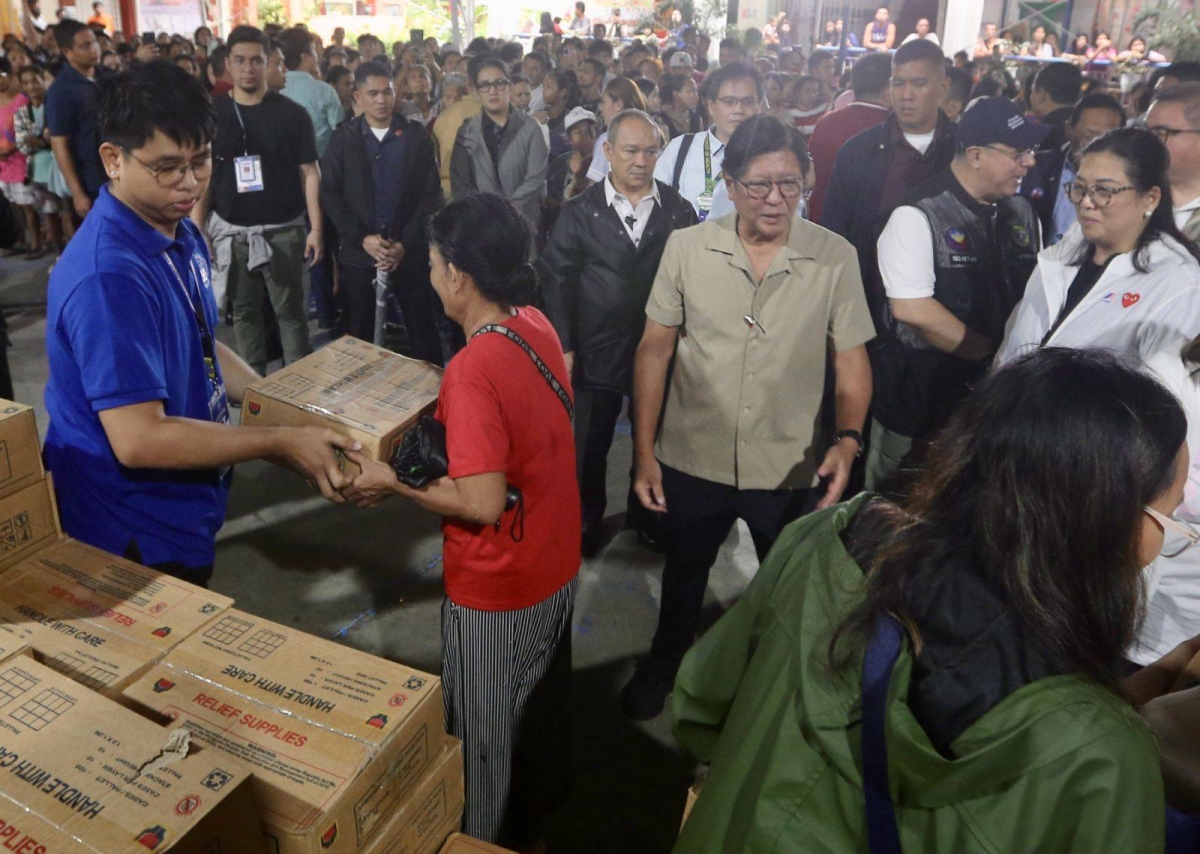 Maly Rizal AID DISTRIBUTION | The Manila Times