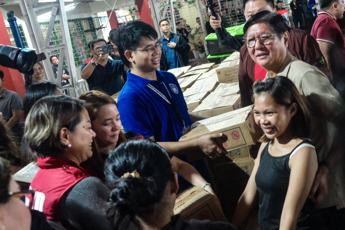 Maly Rizal AID DISTRIBUTION | The Manila Times