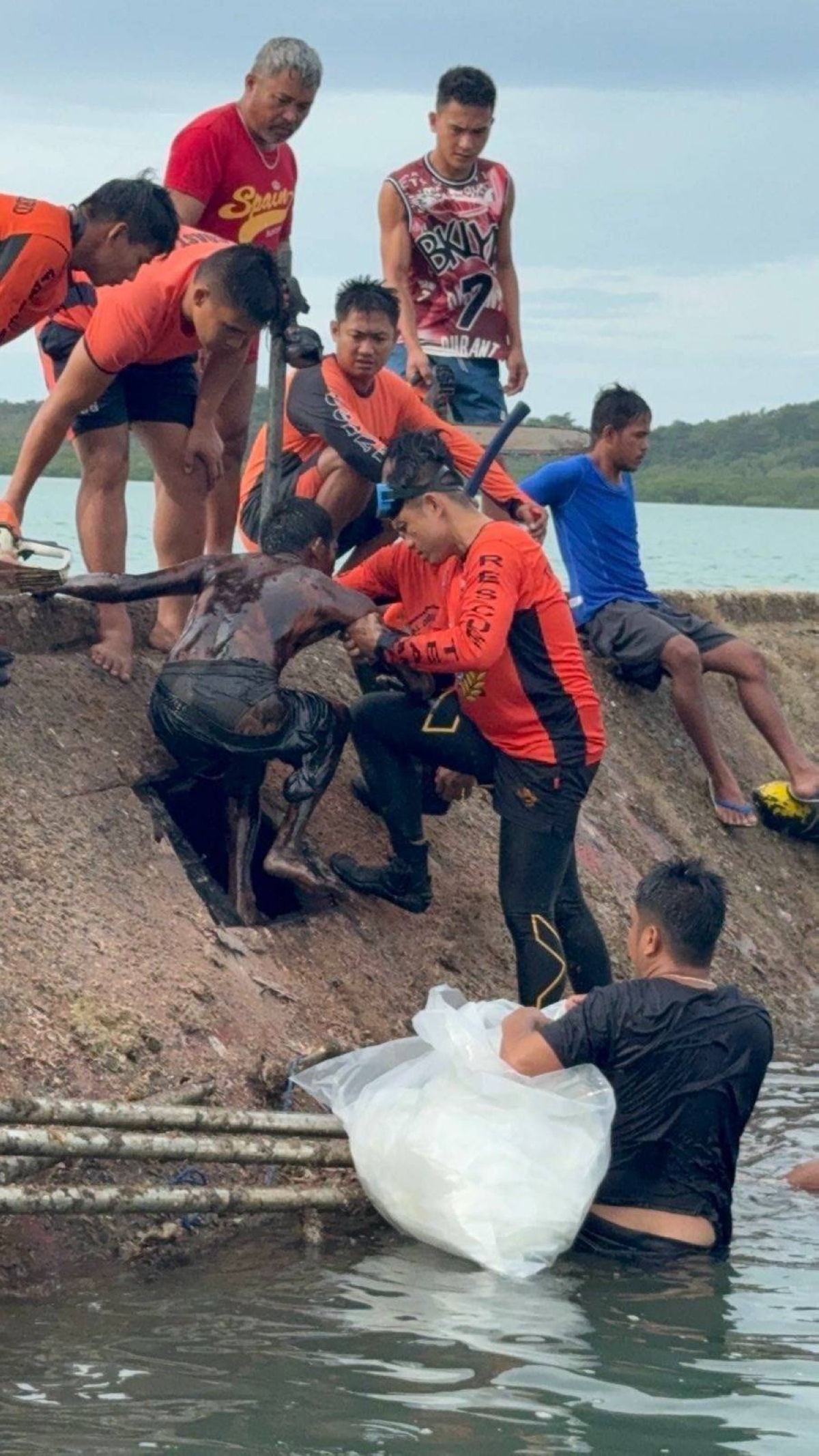 6 fishermen rescued from capsized boat, 6 others missing | The Manila Times
