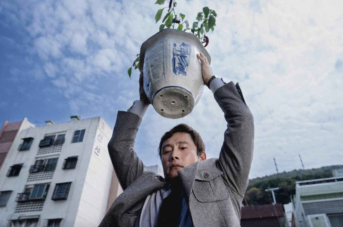 Lee Byung-hun in the 2025 film ‘No Other Choice.’ PHOTO FROM NEON VIA IMDB.COM