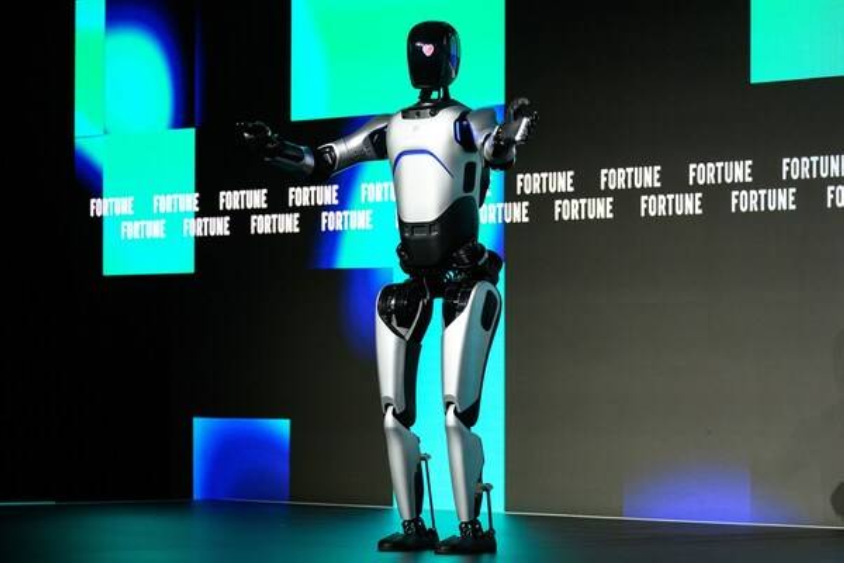 AGIBOT Makes Debut at Fortune Event with Full-Size Humanoid Robot ...