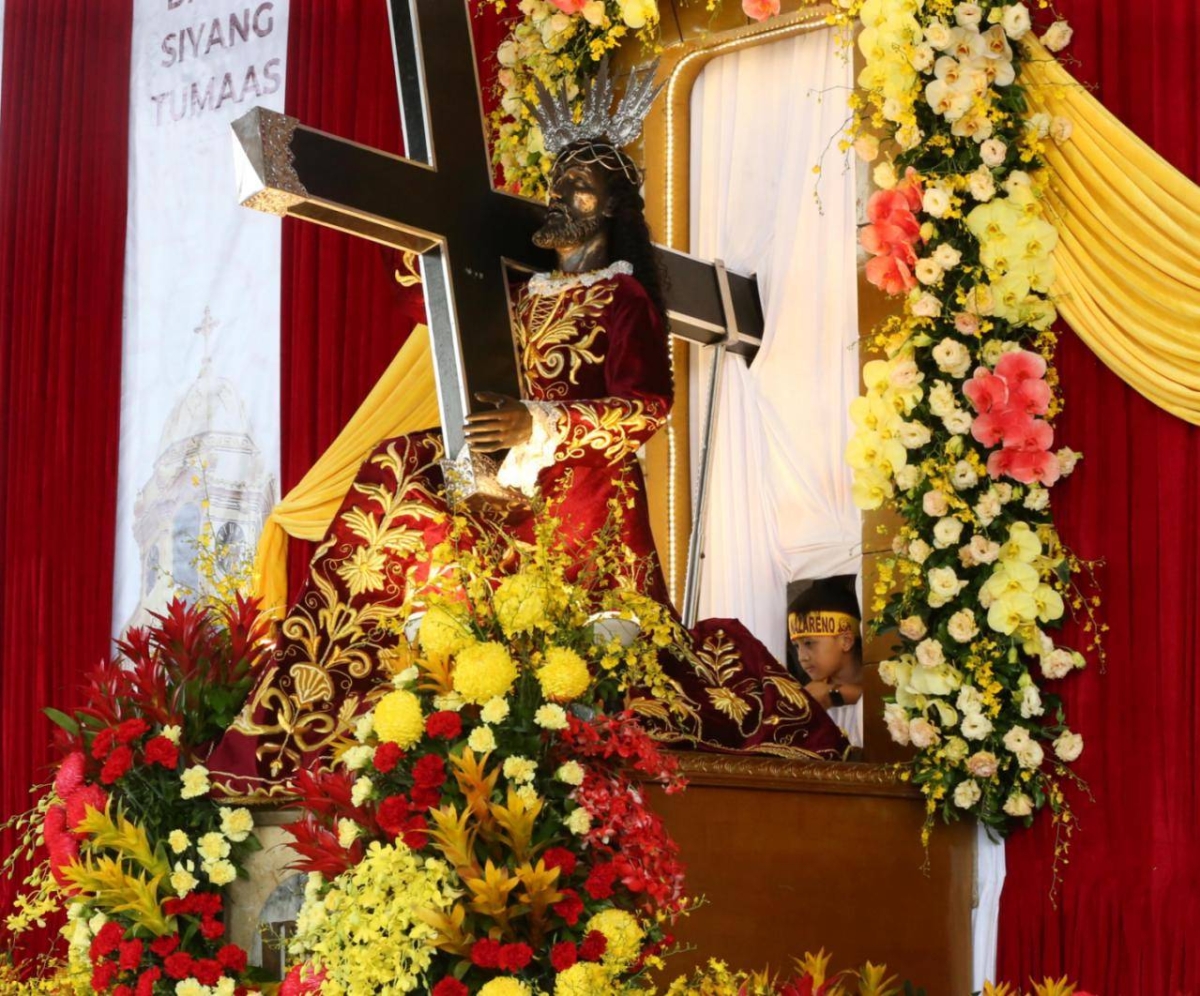Black Nazarene image returns to Quiapo | The Manila Times