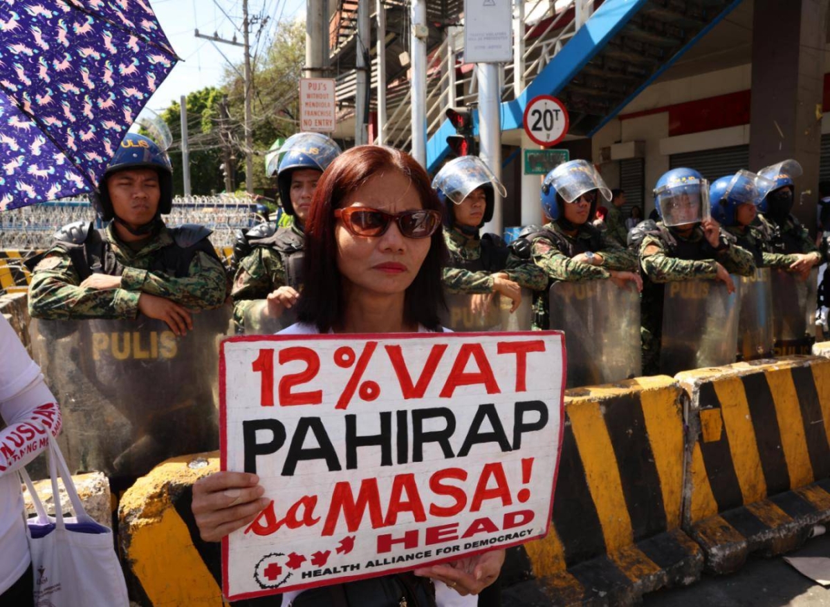 HEALTH WORKERS PROTEST | The Manila Times