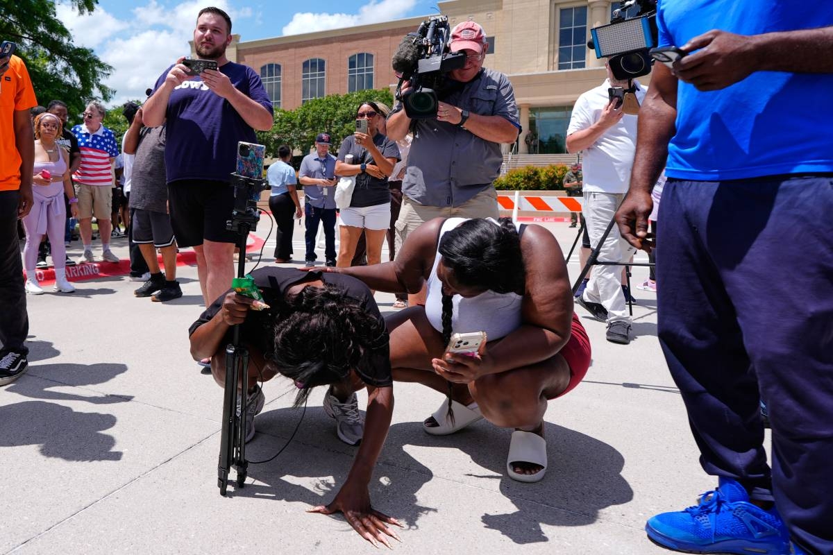 Texas teen convicted of murder for stabbing another athlete at a high ...
