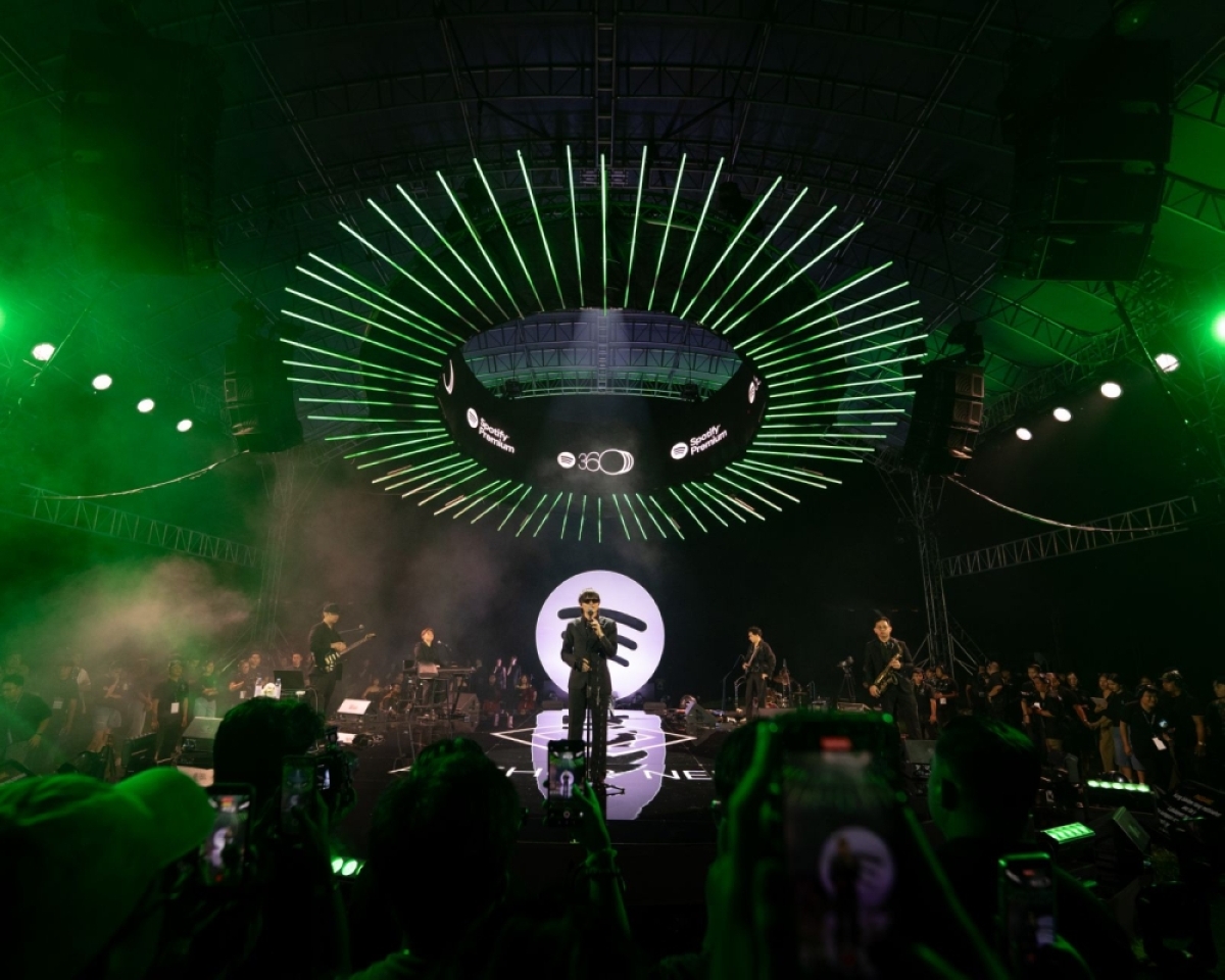 Spotify gives Arthur Nery's Binhis an intimate live experience