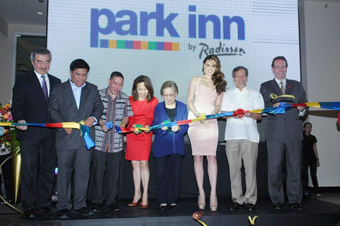 Cutting the colorful ribbon (From left): Hans T. Sy (President, SM Prime Holdings, Inc.), Councilor Al Ryan Alejandre, Dept. of Tourism Regional Director Art Boncato, Elizabeth T. Sy (President, SM Hotels and Conventions Corporation), Felicidad Sy, celebrity endorser Georgina Wilson, Dept. of Trade and Industry Secretary Gregory Domingo, Simon Barlow (President, Carlson Rezidor Hotel Group – Asia Pacific)