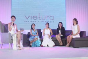 Vietura’s lovely team of experts (from right to left) lifestyle coach Lisa Tilstra, nutritionist Agnes Tumaneng, cosmetic dentist Dr. Cecilia Infantado, and aesthetic medicine expert Dr. Mary Jane “MJ” Torres, with host Bianca Valerio during Vietura’s opening