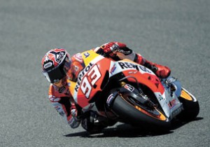  Jorge Lorenzo wags a finger at Marc Marquez for the latter’s bold overtaking move at Jerez, Spain. AFP PHOTOS