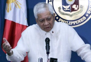 DFA chief Albert del Rosario PHOTO BY EDWIN MULI