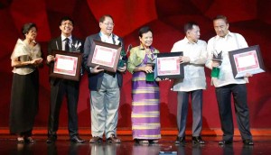  NCCA awards the Punla trophy to legislators of Republic Act 7356, the law that formed the NCCA. (From left) NCCA Executive Director Emelita Almosara, CESO IV, Paolo Padilla on behalf of Hon. Carlos Padilla, Sen. Edgardo Angara, former Sen. Leticia Ramos-Shahani, NCCA Chairman Felipe de Leon Jr. and former Sen. Heherson Alvarez. 