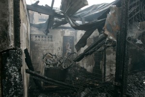 A bicycle was left behind by residents fleeing a fire that destroyed several houses in Malibay, Pasay City, Wednesday. Photo by Rene H. Dilan 