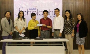 Scholars Leonora Patricia de Guzman and Dan Gabriel Santos (center, holding check) from UP-Diliman dream of becoming successful media practitioners in order to help their families.  Joining them above are UP-Diliman College Secretary, Profesor Randy Jay Solis, GMA Network Manager for Corporate Relations, Unis Loleng, Dean of UP-Diliman College of Mass Communication Rolando Tolentino, UP-Diliman Chairman of Communication Research Department Florinda D.F. Mateo and UP College of Mass Communication Foundation Inc. Executive Director Christine Anne Cox