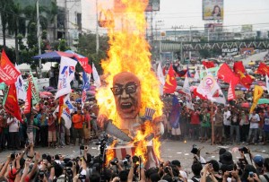 BURNING PNOY