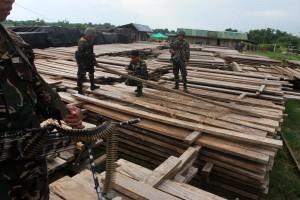 Army soldiers inspect seized flitches in Bagumbayan town in Sultan Kudarat province in southern Philippines. (Photo by Mark Navales, Mindanao Examiner)