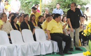 President Benigno Aquino 3rd is offered a seat by Senate President Franklin Drilon as he greets friends, relatives and supporters during the commemoration of the fourth death anniversary of former president Corazon Aquino at the Manila Memorial Park in Sucat, Parañaque on Thursday. With them are Mr. and Mrs. Dodo and Viel Dee, Philippine Charity Sweepstakes Office Chairperso