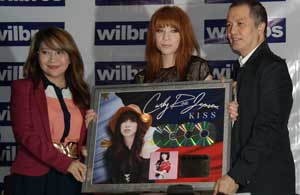 Carly Rae Jepsen receives a 4x Platinum award for her album Kiss from MCA Music Inc. (Universal Music Philippines) president Ricky Ilacad and Senior Frontline International Marketing Manager Grace Foronda. PHOTO BY ED UY