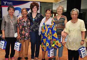 After a fun-filled afternoon, Asia’s Queen of Song gamely posed with San Juan’s elderly who also received maintenance medicines for hypertension and diabetes