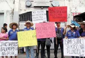 Members of the Volunteers Against Crime and Corruption (VACC) stage a rally in front of the Makati City Jail on Saturday to protest the special treatment being accorded to Janet Lin Napoles. Photo By Mike De Juan