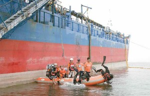 Coast Guard divers prepare to check the pipeline the MV Makisig used to unload diesel oil to the Petron terminal in Rosario, Cavite.  PHOTO BY RENE H. DILAN