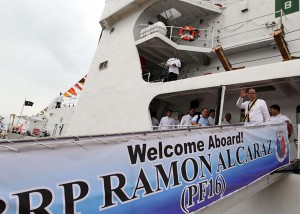 President Benigno Aquino 3rd on Tuesday boards BRP Ramon Alcaraz which docked at Subic after its journey from the US.  Malacañang Photo 