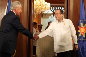 President Benigno Aquino 3rd greets US Defense Secretary Chuck Hagel before their brief meeting on Friday. MALACAÑANG PHOTO