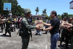 President Benigno Aquino 3rd gives gift boxes to the soldiers assigned in  Zamboanga City during a surprise visit on Friday.  Malacañang Photo 