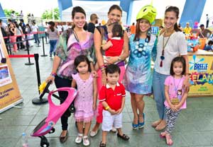 Ina Enverga with daughter London; Juana Yupangco with kids Jaime and Rosanna; Tessa Prieto- Valdez; and Nicole Jacinto with Sofia