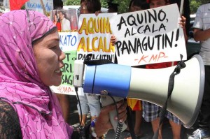  Members of the Kilusang Mambubukid ng Pilipinas hold a rally in front of the Ombudsman on Wednesday, where their leaders filed a plunder case against President Benigno Aquino 3rd, Agriculture Secretary Proceso Alcala, Budget Secretary Florencio Abad, and other government officials. PHOTO BY MIKE DE JUAN 