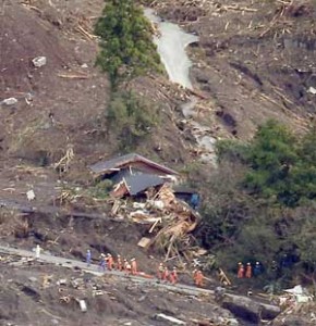 An arial view shows rescue workers searching for survivors after a landslide buried houses following heavy rain brought on by Typhoon Wipha at Oshima island, 120 kilometer south of Tokyo on Wednesday. AFP PHOTO