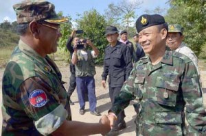 Cambodian General Srey Dek (left) shakes hands with Thai General Thak Rakon Thamak Vithon during a meeting near Preah Vihear temple near the Cambodia-Thailand border in Preah Vihear province, some 400 kilometers north of Phnom Penh on Tuesday. AFP PHOTO
