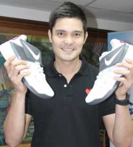 Who wants my shoes! Dingdong Dantes shows off his pair of nearly new Nikes up for sale