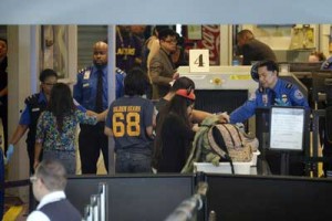 Travellers are screened byTransportation Security Administration agents after Terminal 3 was re-opened a day after a shooting at Los Angeles International Airport on Saturday (Sunday in Manila) in Los Angeles, California. AFP PHOTO