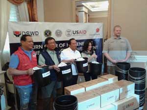 (From left) DSWD Social Marketing Service Director Cezario Joel Espejo, Health Secretary Enrique Ona, Bohol Gov. Edgar Chatto, USAid Philippine Mission Director Gloria Steele, and USAid Regional Adviser Ben Hemingway show sample of hygiene kits donated by the United States Government for earthquake victims.