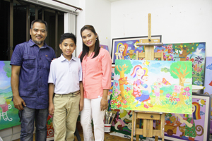 Surrounded by his works and proud parents Elma and Renato Marbella