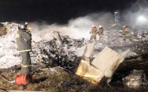 Rescuers work at the site where a Boeing 737 crashed in the international airport of Russia’s Volga city of Kazan in this photo provided by the Russian Emergencies Ministry. AFP PHOTO