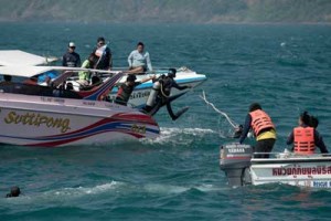 Thai rescue divers search the waters where a double-decker ferry sank near Koh Larn island, a small island popular with day-trippers from the Thai resort area of Pattaya on Monday. Thai rescuers on November 4 recounted frantic efforts to pluck terrified survivors from the sea after a crowded tourist ferry carrying 150 to 200 people sank, leaving six dead including three foreigners, as police searched for the captain who fled. AFP PHOTO