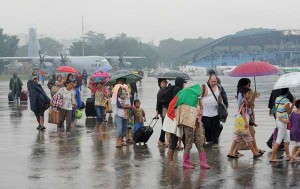 Residents of Tacloban, who survived last week’s super typhoon disembark from a US KC-130 military cargo plane that flew them to Manila on Wednesday. Because more than 90 percent of the houses and buildings in the city were destroyed, the residents have little choice but to head for safer havens. AFP PHOTO