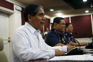 PDEA Chief Arturo Cacdac and PNP chief Alan Purisima reveal details of the seizure of P420-million worth of shabu in Lipa City on Thursday.  PHOTO BY Miguel DE Guzman 