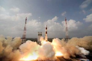 A handout photo released by the Indian Space Research Organization on November 6, shows the PSLV-C25 rocket carrying the Mars Orbiter Spacecraft blasting off from the launch pad at Sriharikota on November 5. AFP PHOTO