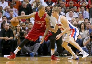 Miami, Florida: Michael Beasley No.8 of the Miami Heat posts up Kyle Singler No.25 of the Detroit Pistons during a game at American Airlines Arena in Miami, Florida.  AFP PHOTO