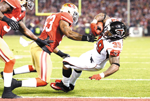 Steven Jackson No.39 of the Atlanta Falcons scored a touchdown on a two-yard run, pushed into the endzone by NaVorro Bowman No.53 of the San Francisco 49ers during the 