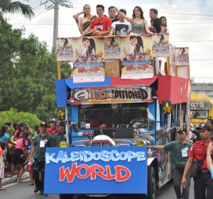 The cast of Kaleidoscope World, one of the entries in the 39th Metro Manila Film Festival, join the Parade of Stars at the Quirino Grandstand, Rizal Park on Sunday. PHOTO BY EDWIN MULI