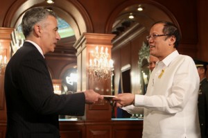 President Benigno Aquino accepts the credentials of US Ambassador to Manila Philip Goldberg. Malacañang